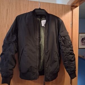 Pull & Bear Jacket, Zipup Insulated , Sz M, 28 Long, 22 armp-Armp , Green Lining